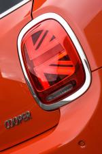 Mini Cooper 5-Door 2018 года (ZA)
